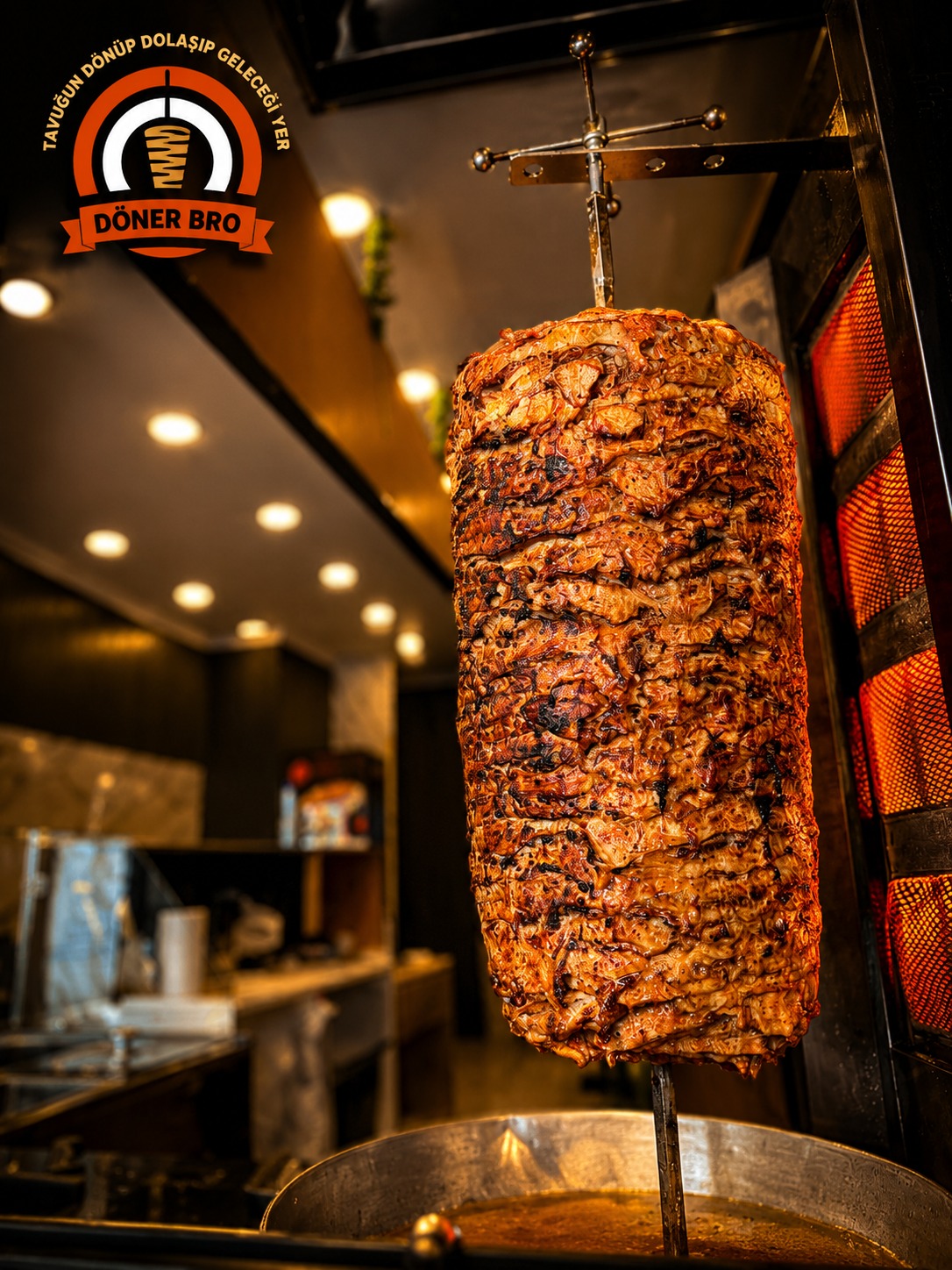 Döner Bro ocağında pişen tavuk döner